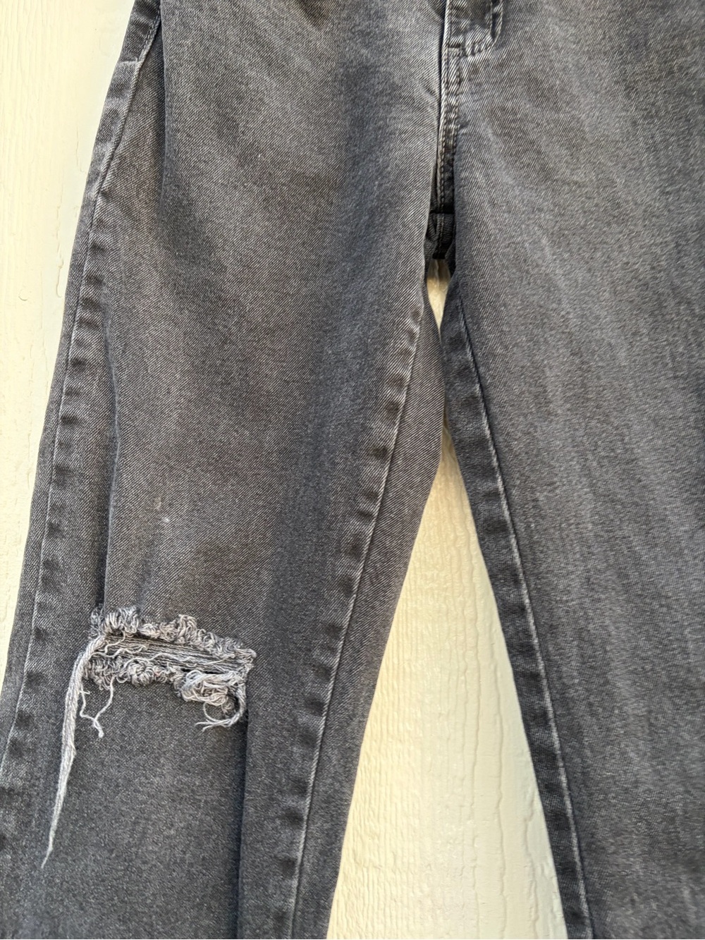Cotton On High-Rise Black Distressed Girls Jeans - Size: 2 - Picture 5 of 14
